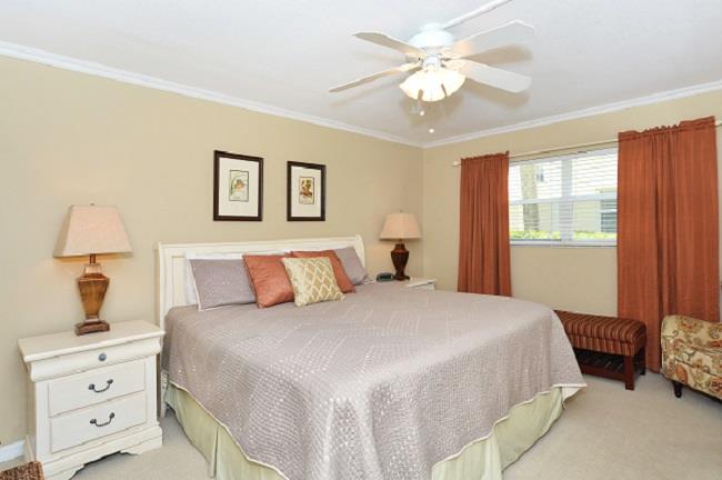 A Rrae Find Beach Front on Posh Longboat Key